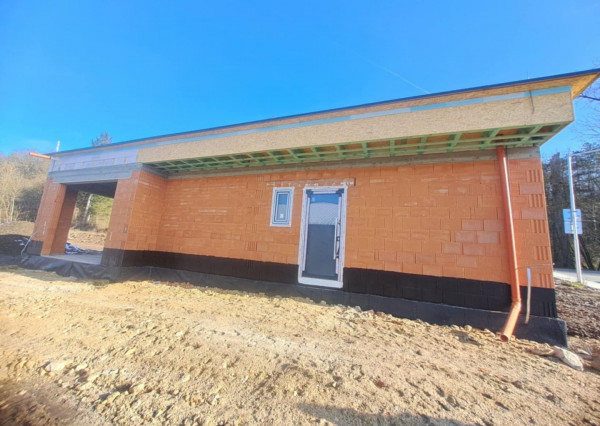 Lukratívna ponuka novostavba v Uhrovci , poz. 527m2