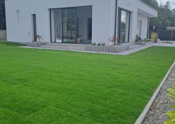 Exkluzívne iba u nás krásna novostavba v obci Uhrovec - dokončenie koniec augusta 2025