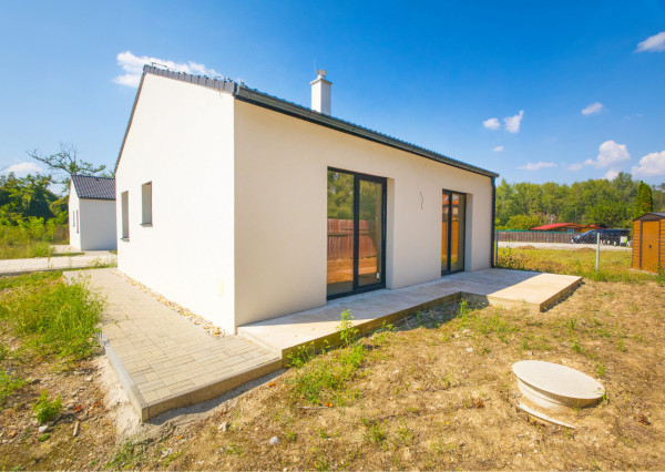 Na predaj rekreačná chata s priestranným pozemkom v obci Blahová