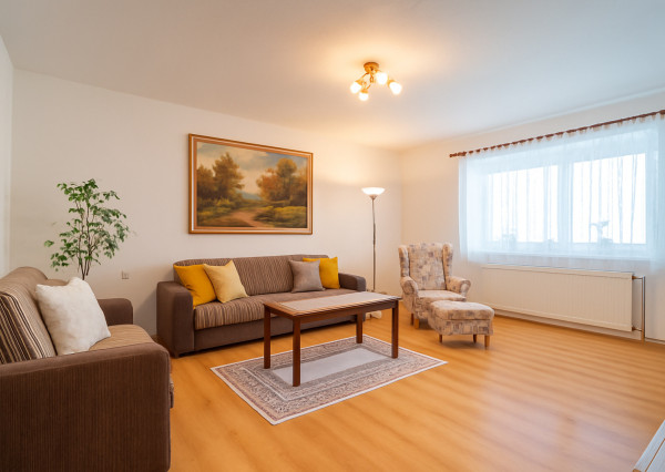 REZERVOVANÉ: Na predaj rodinný dom s potenciálom v srdci Rovinky