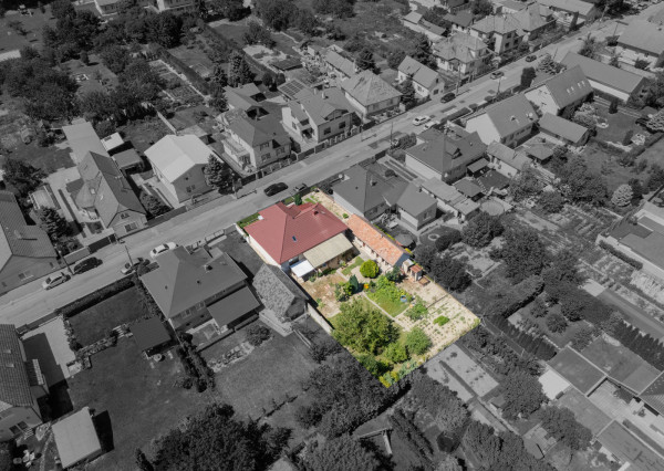 REZERVOVANÉ: Na predaj rodinný dom s potenciálom v srdci Rovinky