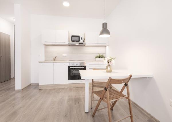 REZERVOVANÉ: Na prenájom 2-izbový byt s loggiou a parkovaním - Hviezdoslavov