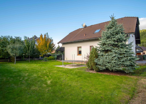 Na predaj priestranný rodinný dom v pokojnej lokalite Hôrka