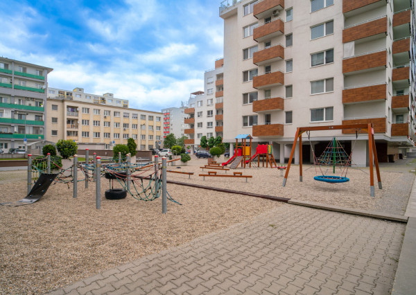 Na predaj kompletne zariadený 2-izbový byt v blízkosti OC Vivo