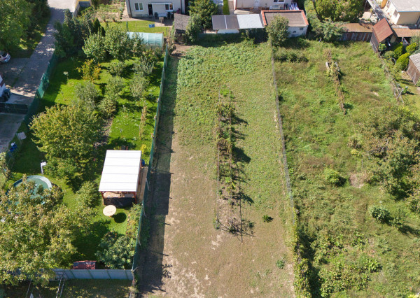 Na predaj pozemok so starším domom v obci Selice