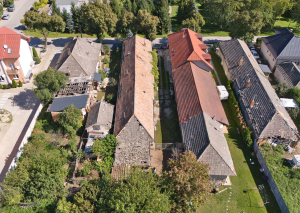 Na predaj pozemok so starším domom v obci Selice