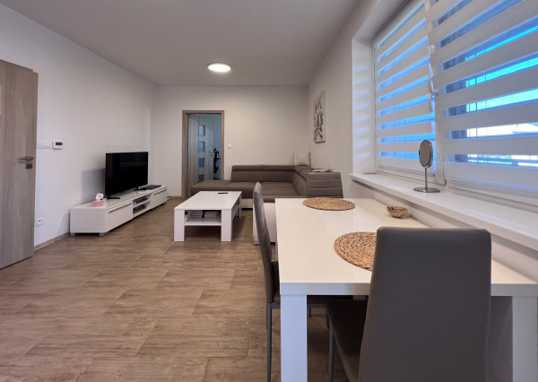 Na prenájom kompletne vybavený  2-izbový byt v Trenčíne