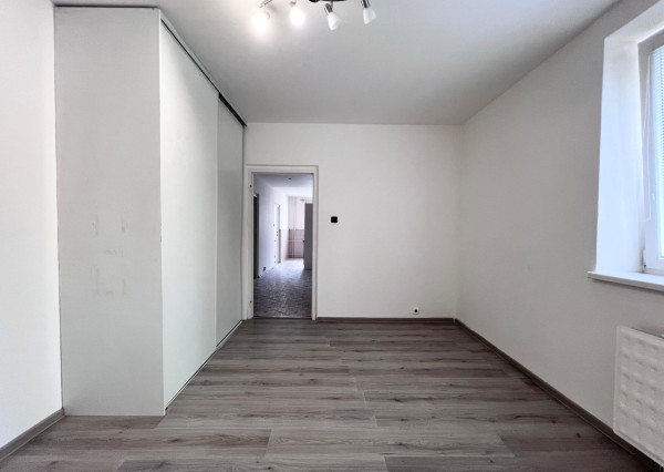 Na predaj priestranný 4-izbový byt v Trenčíne