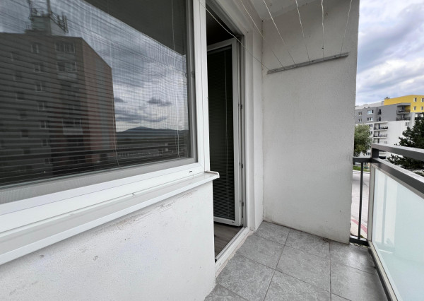 Na predaj priestranný 4-izbový byt v Trenčíne