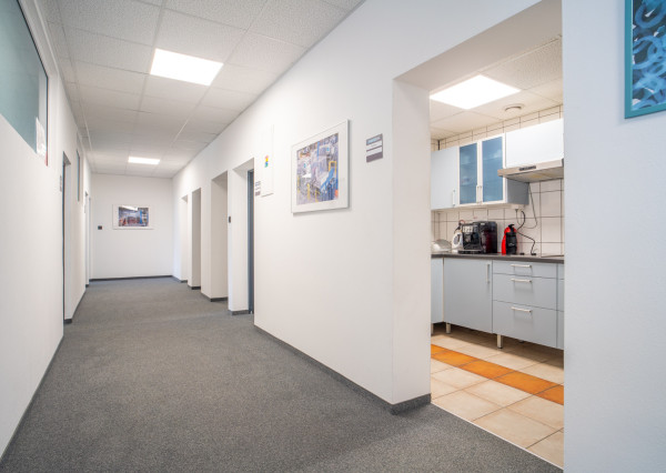 Na predaj priemyselný objekt s investičným potenciálom v Senci