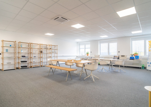 Na predaj priemyselný objekt s investičným potenciálom v Senci