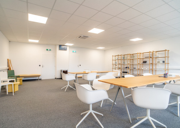 Na predaj priemyselný objekt s investičným potenciálom v Senci