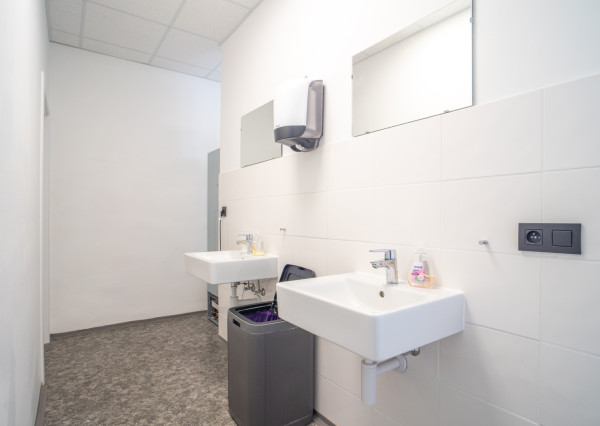 Na predaj priemyselný objekt s investičným potenciálom v Senci