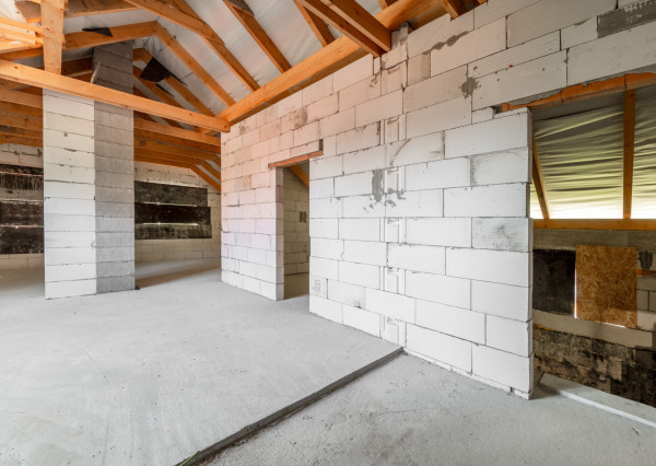 VÝRAZNE ZNÍŽENÁ CENA - Na predaj rozostavaný rodinný dom s veľkým pozemkom vo Vyšnom Kelčove