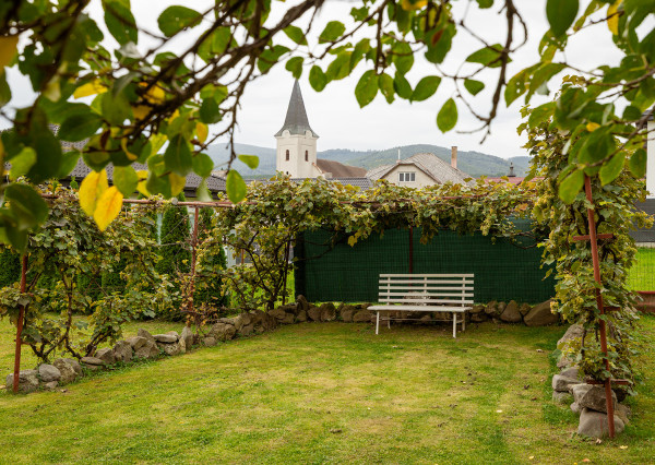 Na predaj 2-generačný rodinný dom v obci Zámutov