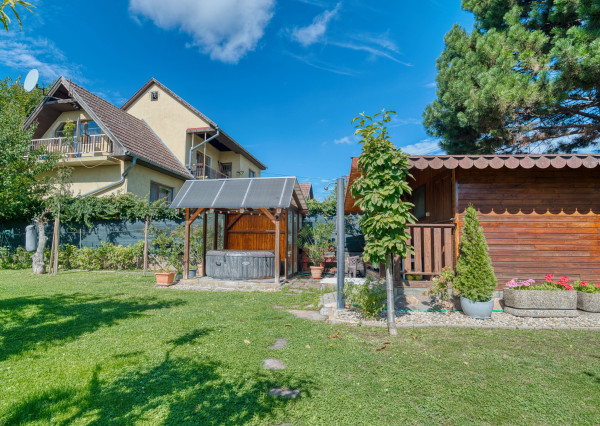 Na predaj celoročný záhradný dom v Čachticiach