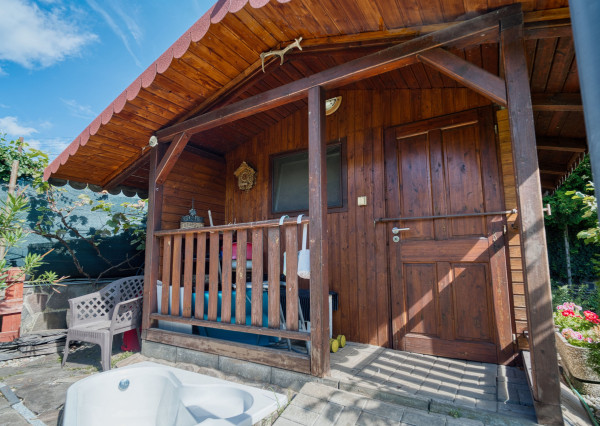 Na predaj celoročný záhradný dom v Čachticiach