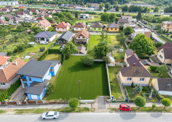 Na predaj rozľahlý pozemok vo Veľkom Šariši