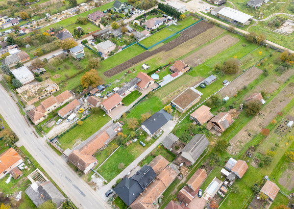 Na predaj rodinný dom so slnečným pozemkom-Veľké Chlievany
