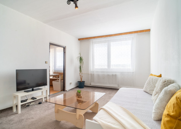 REZERVOVANÉ: Na predaj čiastočne zariadený 3-izbový byt na ulici Martina Rázusa v Malackách