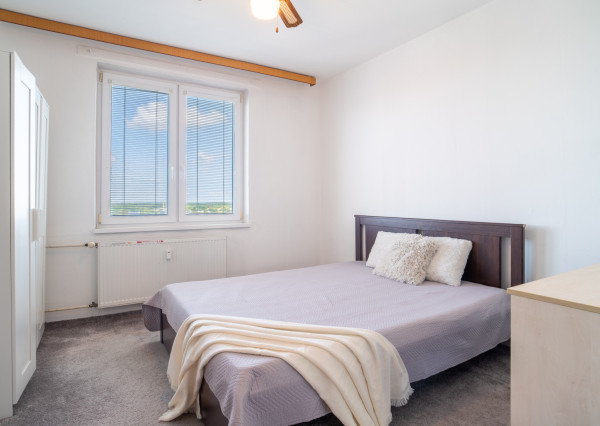 REZERVOVANÉ: Na predaj čiastočne zariadený 3-izbový byt na ulici Martina Rázusa v Malackách