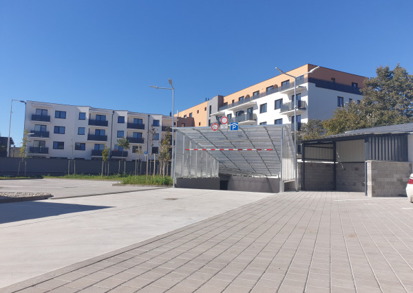Na predaj garážové parkovacie státie v centre Malaciek