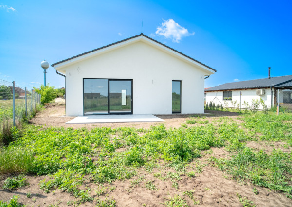 Na predaj skolaudovaný 4-izbový rodinný dom v obci Zohor