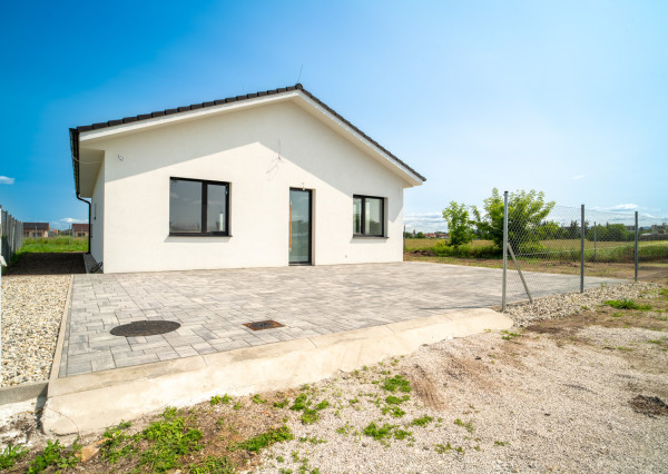 Na predaj skolaudovaný 4-izbový rodinný dom v obci Zohor