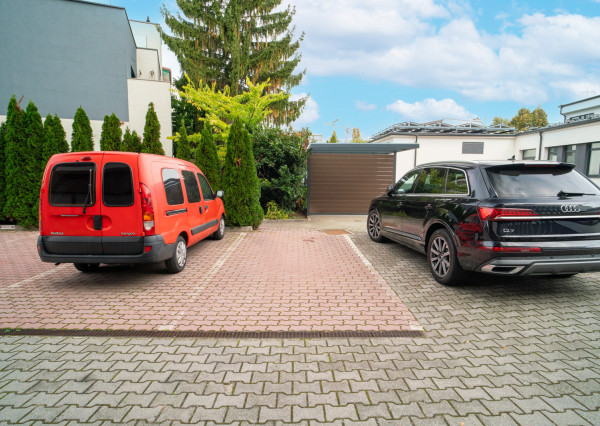 Na prenájom neštandardný 3-izbový byt Bratislava-Líščie Nivy