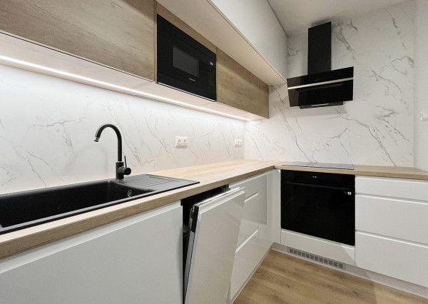 Na prenájom kompletne prerobený 2-izbový byt v Sučanoch