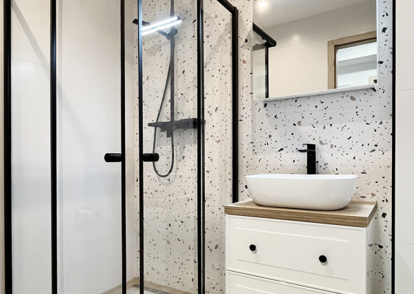 Na prenájom kompletne prerobený 2-izbový byt v Sučanoch