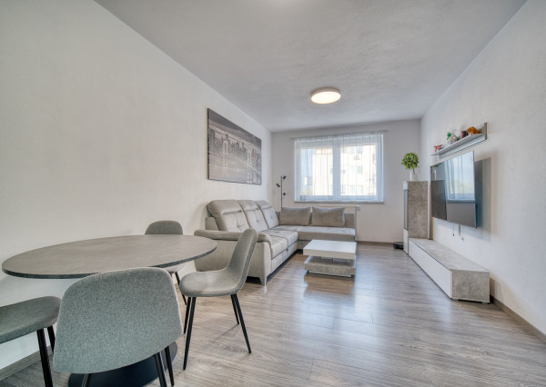 Na predaj moderný 3-izbový byt vo výbornej lokalite Serede