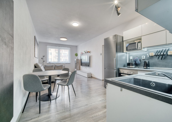 Na predaj moderný 3-izbový byt vo výbornej lokalite Serede