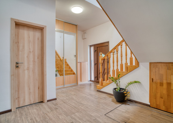 Na predaj 5-izbový rodinný dom – Bratislava, Vrakuňa