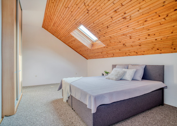 Na predaj 5-izbový rodinný dom – Bratislava, Vrakuňa