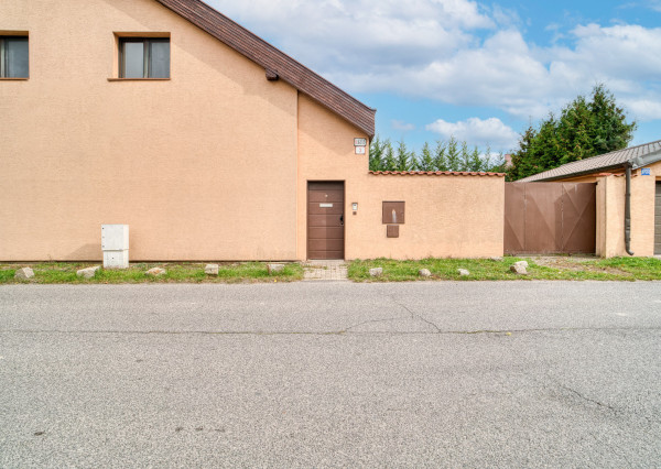 Na predaj 5-izbový rodinný dom – Bratislava, Vrakuňa