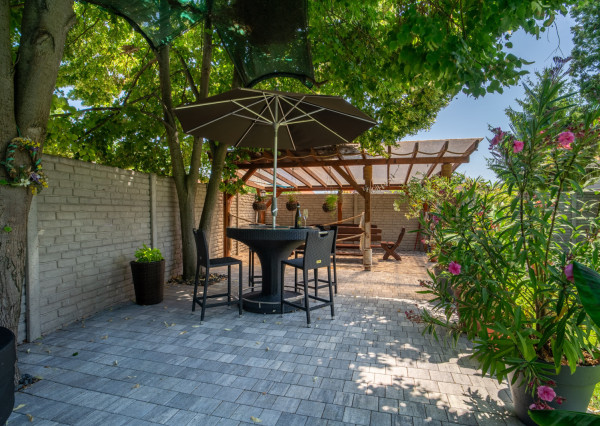 Na predaj rodinný dom s bazénom a saunou v Rohovciach