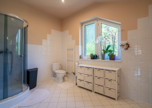 Na predaj rodinný dom s bazénom a saunou v Rohovciach