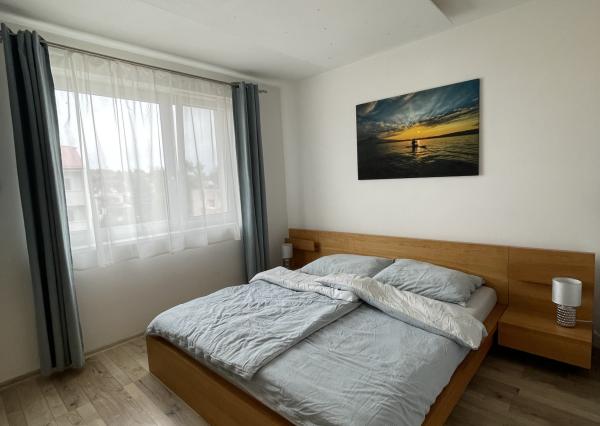 Na prenájom kompletne zariadený 2-izbový byt v obci Soblahov