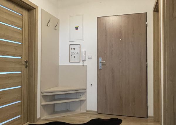 Na prenájom kompletne zariadený 2-izbový byt v obci Soblahov