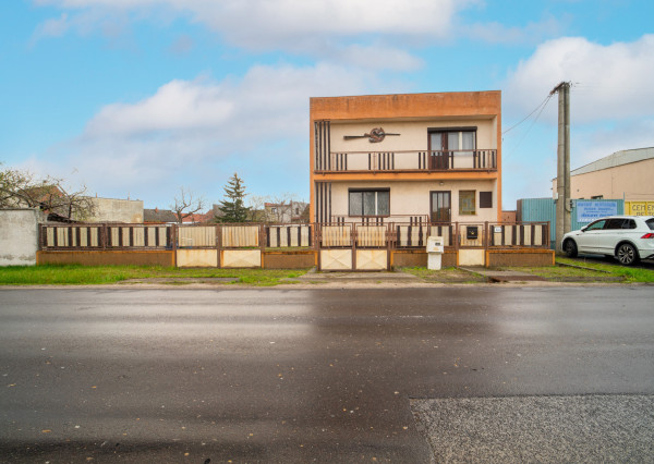 Na predaj 5-izbový rodinný dom Veľké Leváre