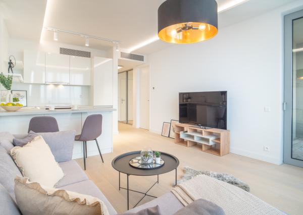 Na prenájom exkluzívny 2-izbový byt so šatníkom a panoramatickým výhľadom v projekte SKYPARK, Továrenská ulica