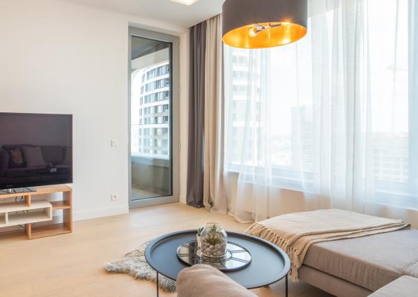 Na prenájom exkluzívny 2-izbový byt so šatníkom a panoramatickým výhľadom v projekte SKYPARK, Továrenská ulica