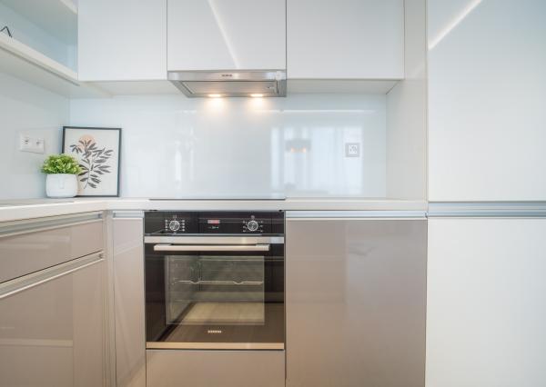 Na prenájom exkluzívny 2-izbový byt so šatníkom a panoramatickým výhľadom v projekte SKYPARK, Továrenská ulica