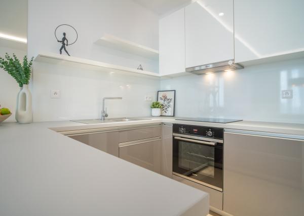 Na prenájom exkluzívny 2-izbový byt so šatníkom a panoramatickým výhľadom v projekte SKYPARK, Továrenská ulica