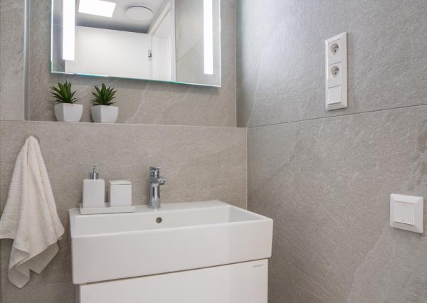 Na prenájom exkluzívny 2-izbový byt so šatníkom a panoramatickým výhľadom v projekte SKYPARK, Továrenská ulica