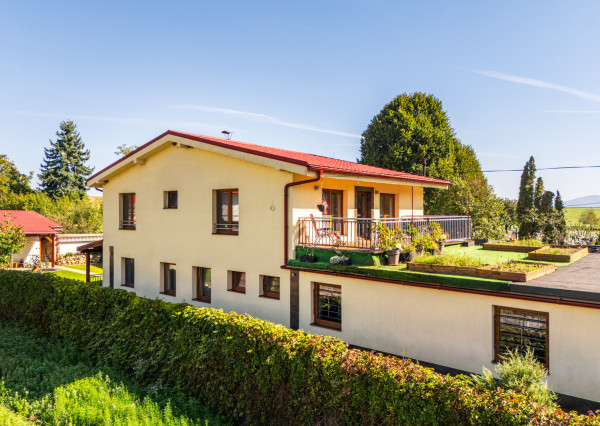 REZERVOVANÉ - Na predaj dom vhodný na podnikanie v Bzinciach pod Javorinou