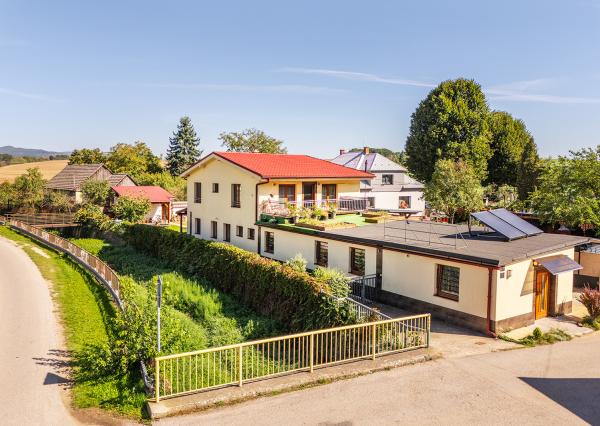 REZERVOVANÉ - Na predaj dom vhodný na podnikanie v Bzinciach pod Javorinou