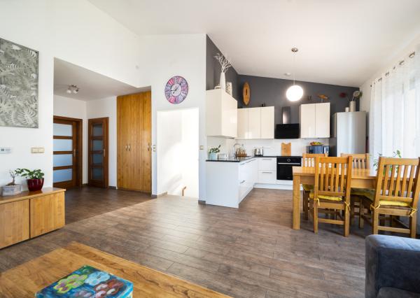 REZERVOVANÉ - Na predaj dom vhodný na podnikanie v Bzinciach pod Javorinou