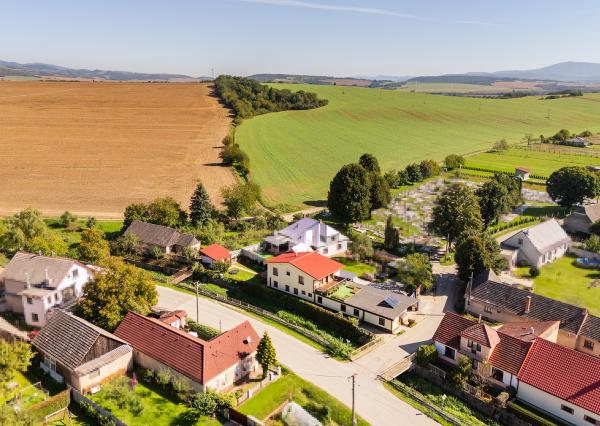 REZERVOVANÉ - Na predaj dom vhodný na podnikanie v Bzinciach pod Javorinou